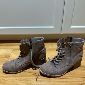 Brown leather boots in kids size. Size 4